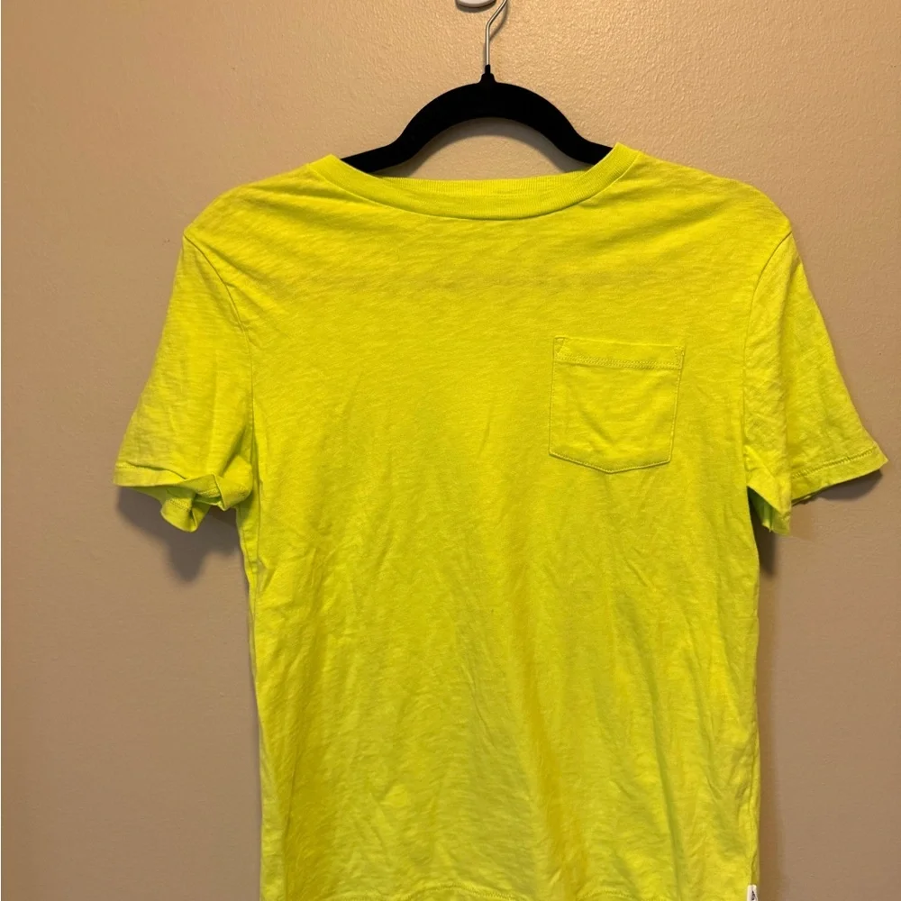 NWOT GAP Men's Neon Yellow Short‎ Sleeve Tee